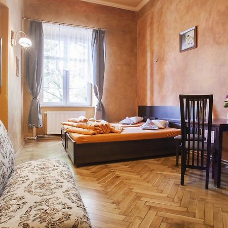 Momotown Privates Bed & Breakfast Krakow Bagian luar foto