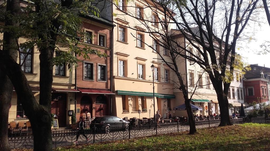 Momotown Privates Bed & Breakfast Krakow Bagian luar foto