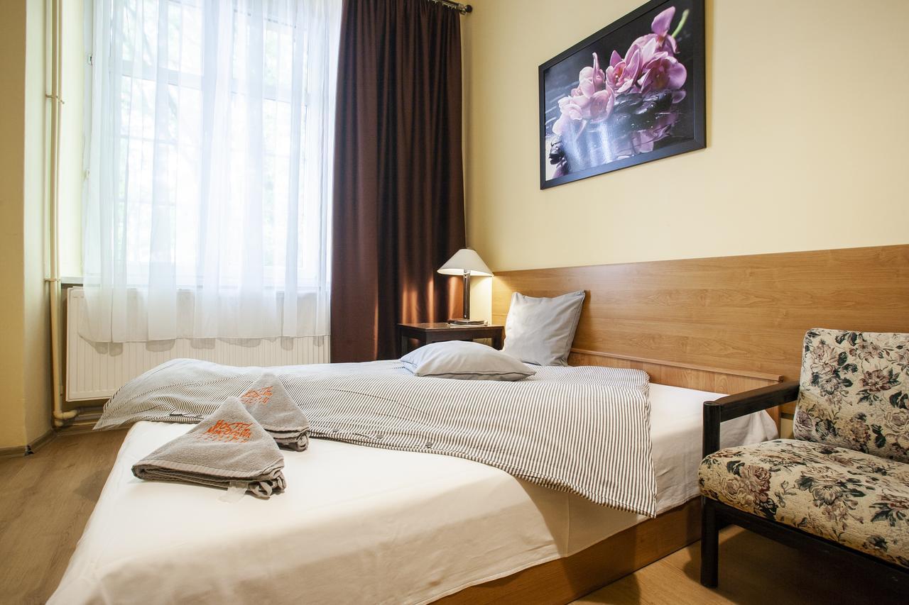 Momotown Privates Bed & Breakfast Krakow Bagian luar foto