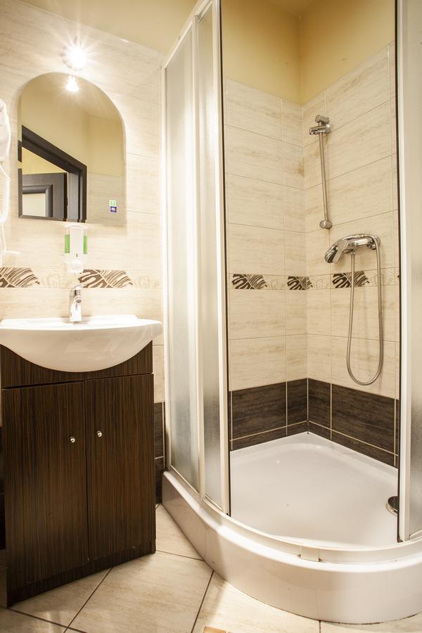 Momotown Privates Bed & Breakfast Krakow Bagian luar foto