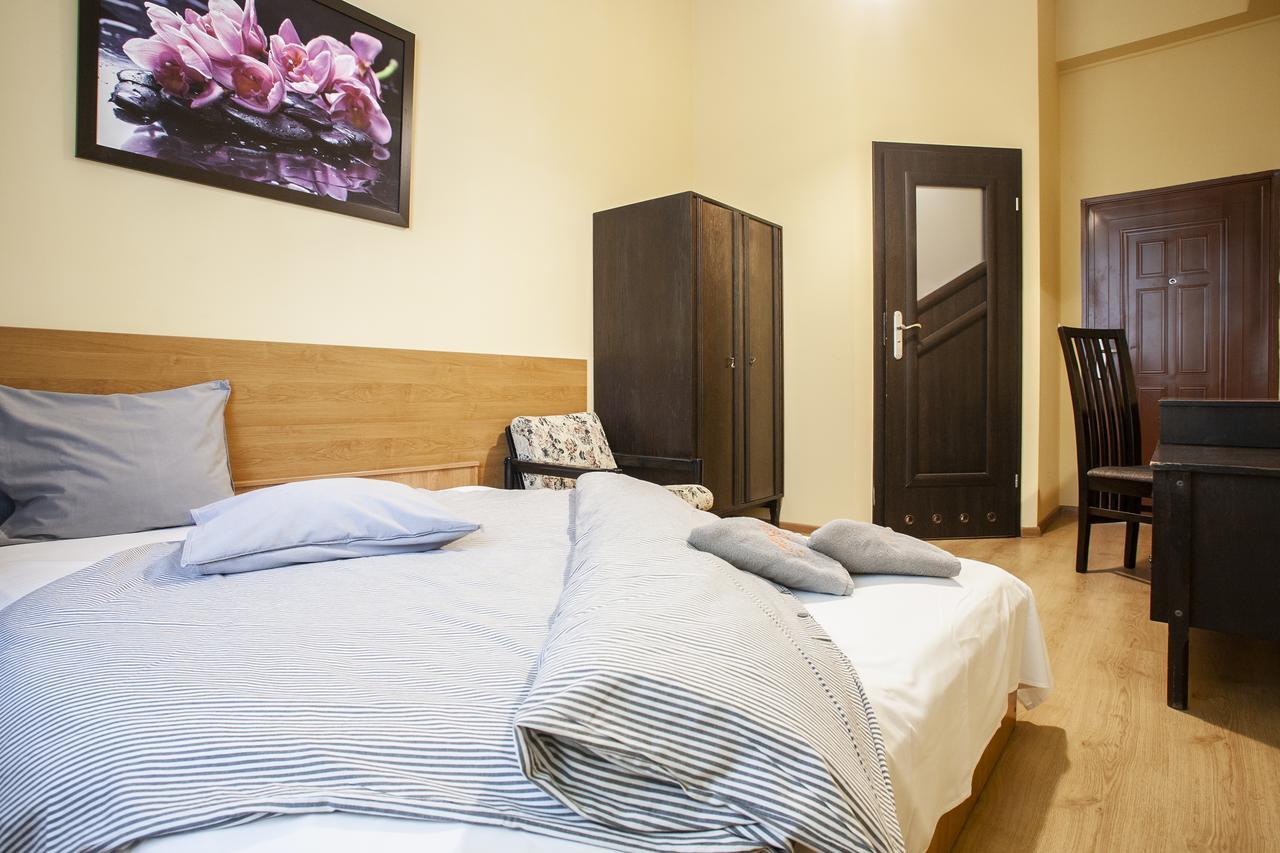 Momotown Privates Bed & Breakfast Krakow Bagian luar foto