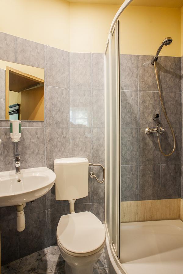 Momotown Privates Bed & Breakfast Krakow Bagian luar foto
