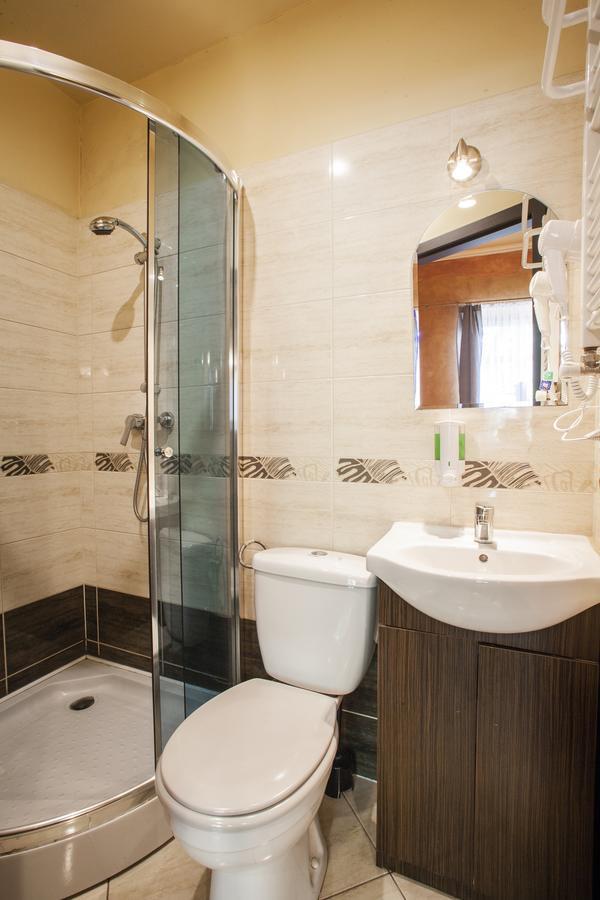 Momotown Privates Bed & Breakfast Krakow Bagian luar foto