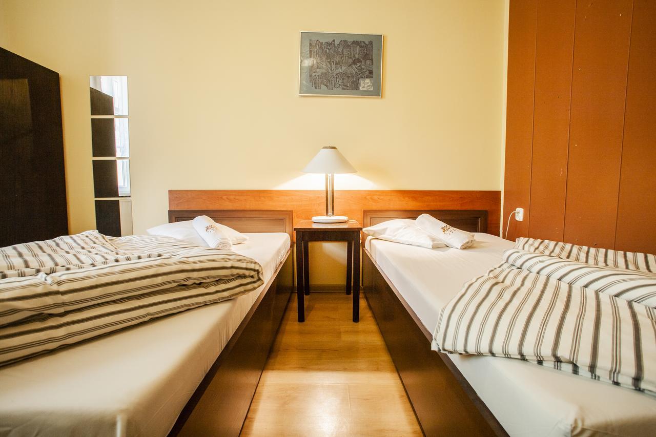 Momotown Privates Bed & Breakfast Krakow Bagian luar foto