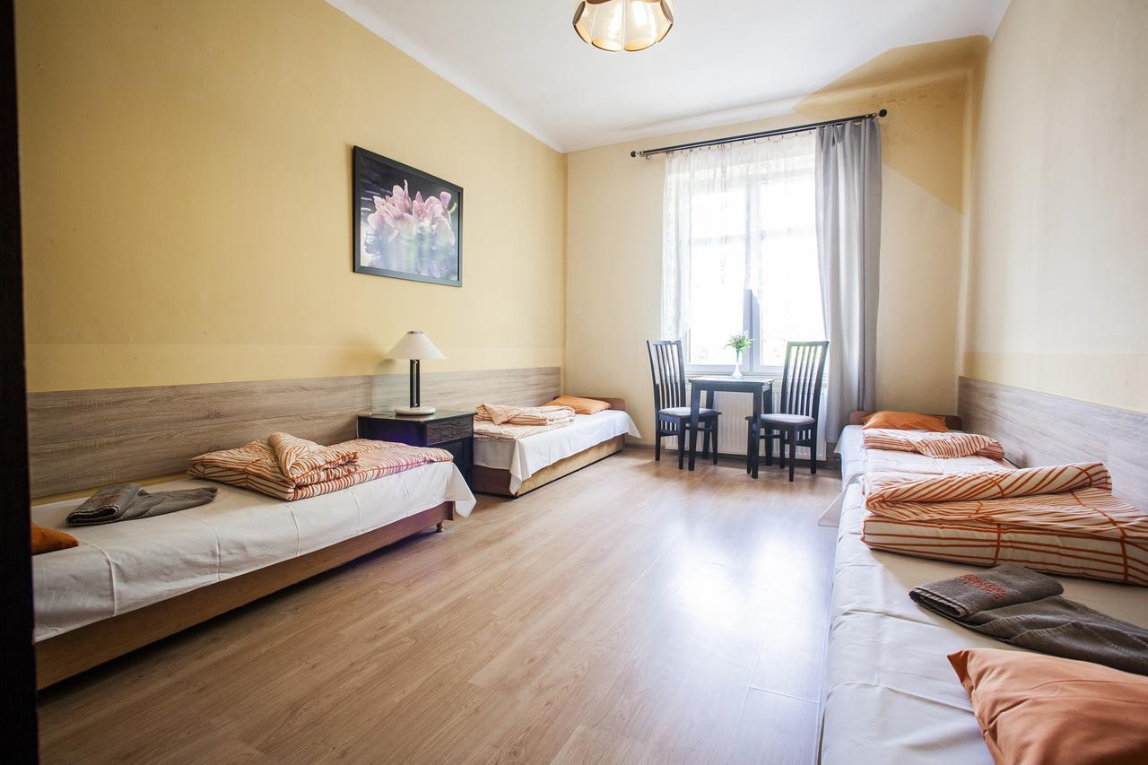 Momotown Privates Bed & Breakfast Krakow Bagian luar foto