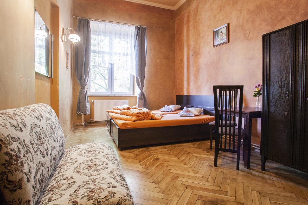 Momotown Privates Bed & Breakfast Krakow Bagian luar foto